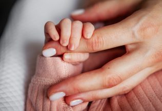 umelá inteligencia život dieťa splodenie života lekári
