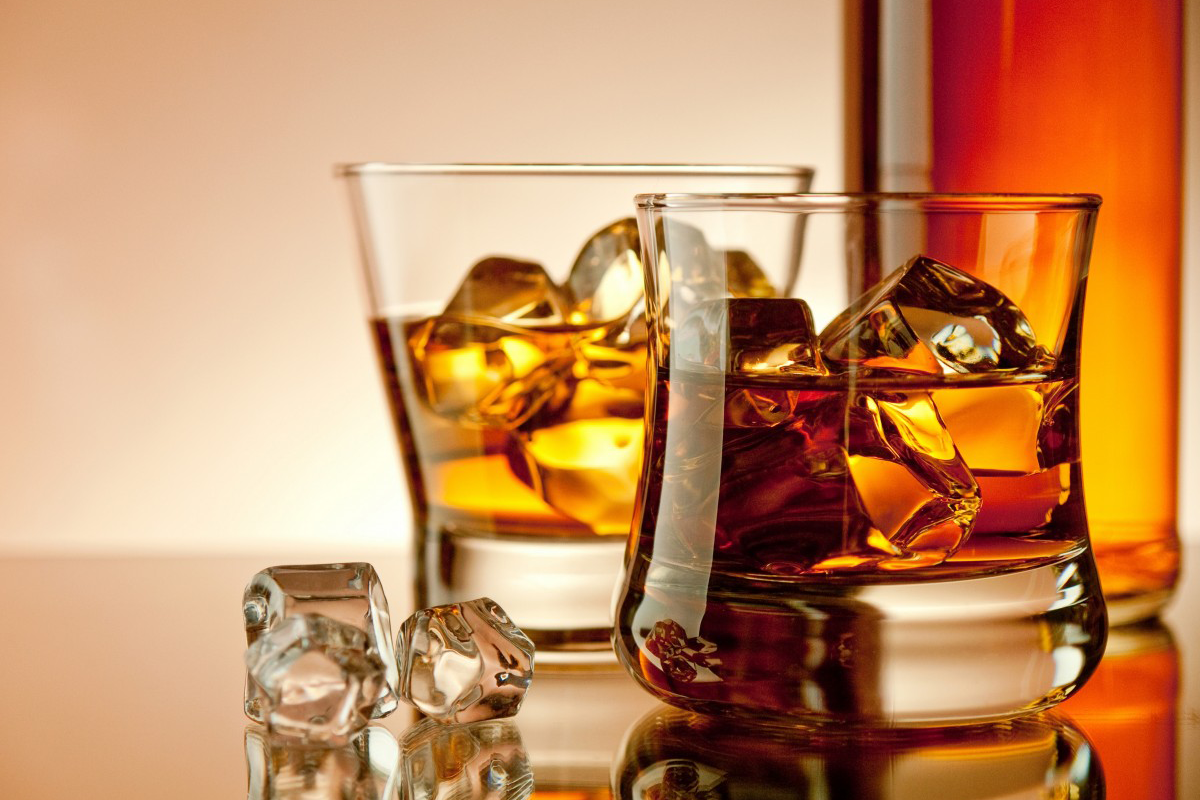 Koniec klasického pitia alkoholu? Spoločnosť predstavila alkoholické kapsuly pre dospelých