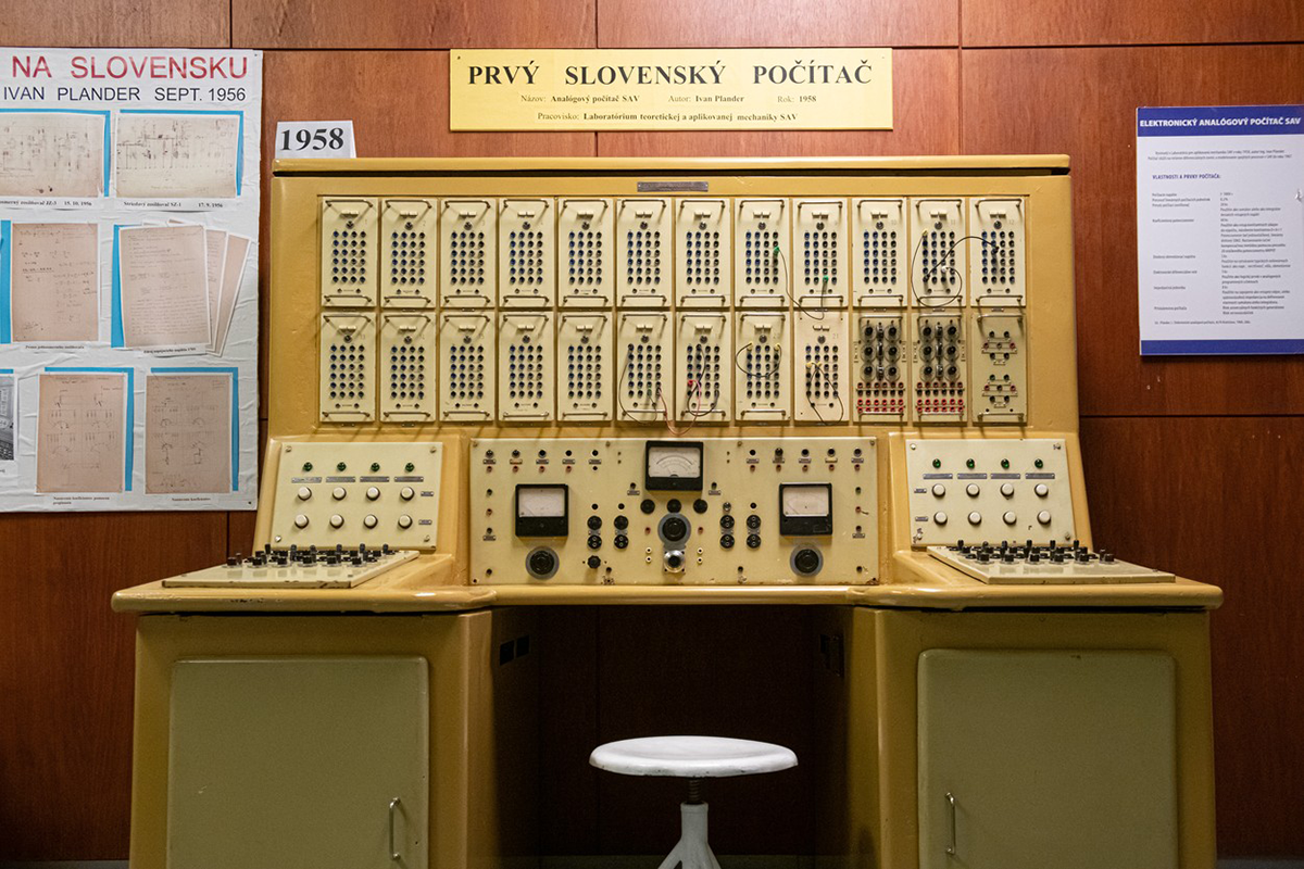 Toto je prvý slovenský počítač. Unikát vo svojom vnútri skrýva aj súčiastky od Luftwaffe