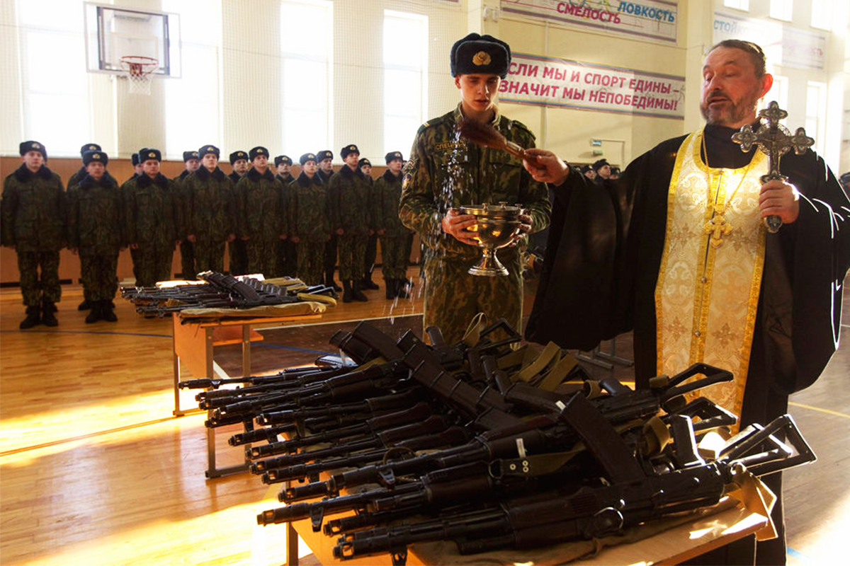 Títo kňazi vás presvedčia, že v Rusku sa vysväcuje všetko, dokonca aj zbrane!