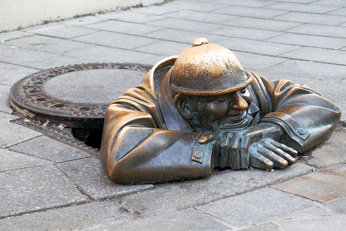 Z centra Bratislavy zmizla socha legendárneho Čumila