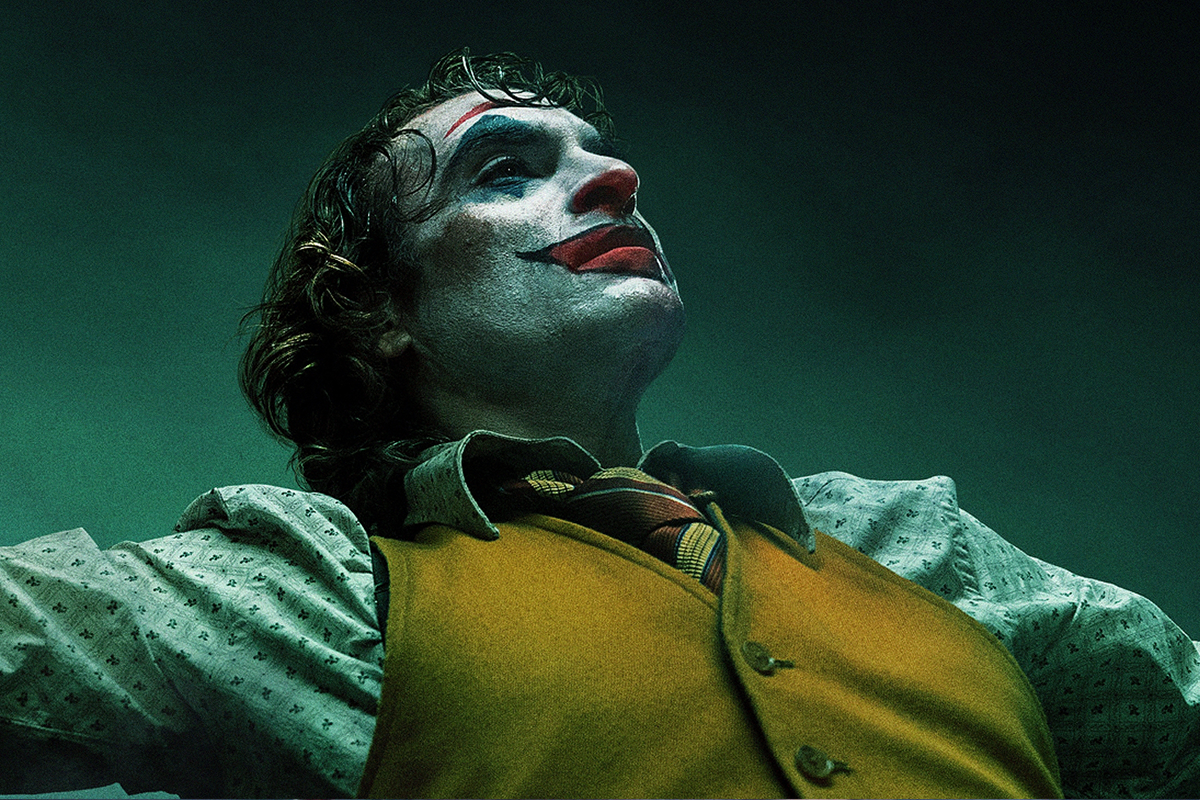 Temný komiksový thriller Joker vstupuje do kín. Odnesie si zaň Joaquin Phoenix Oscara?