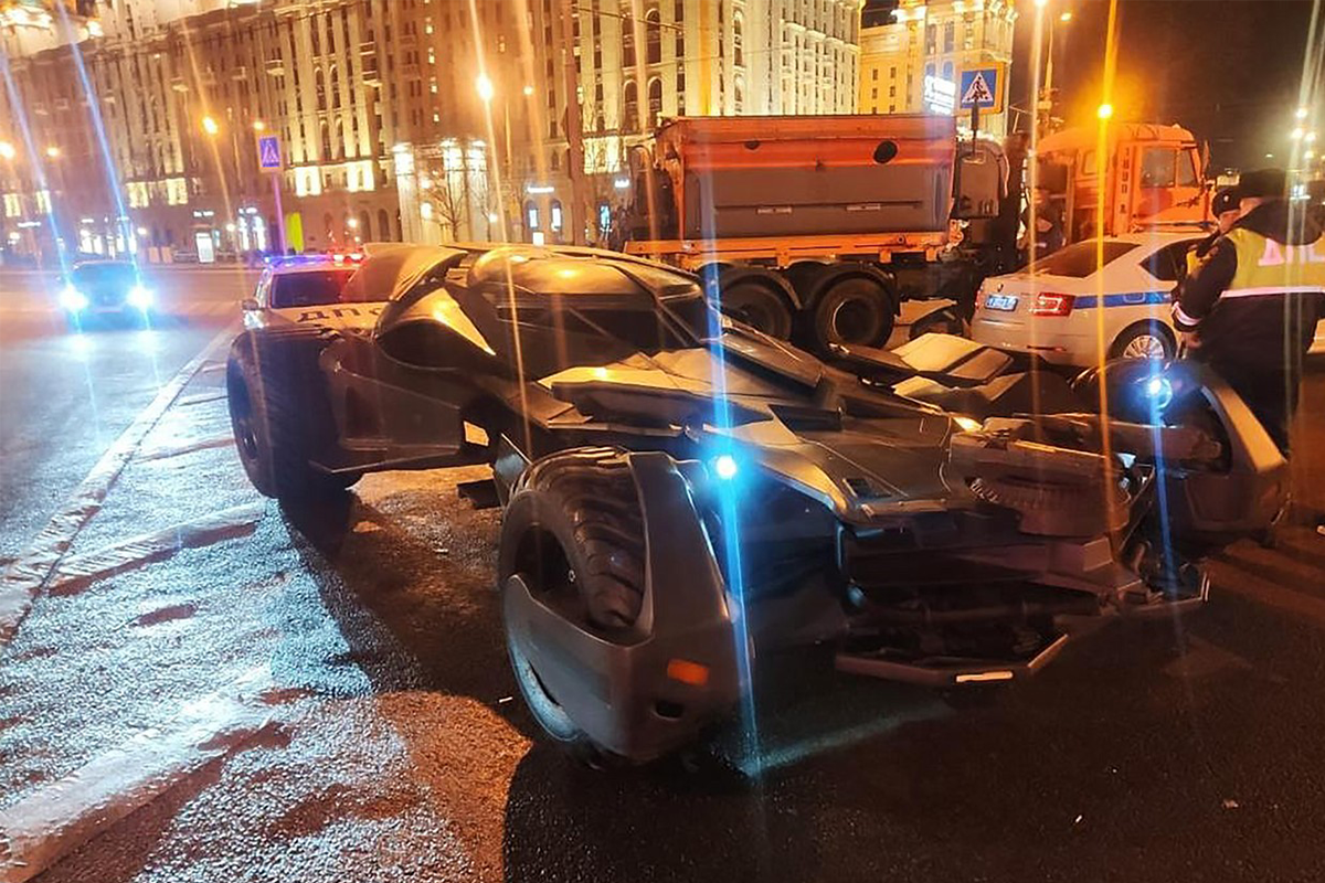 Rus sa prevážal po Moskve v Batmobile. Auto skončilo v rukách polície