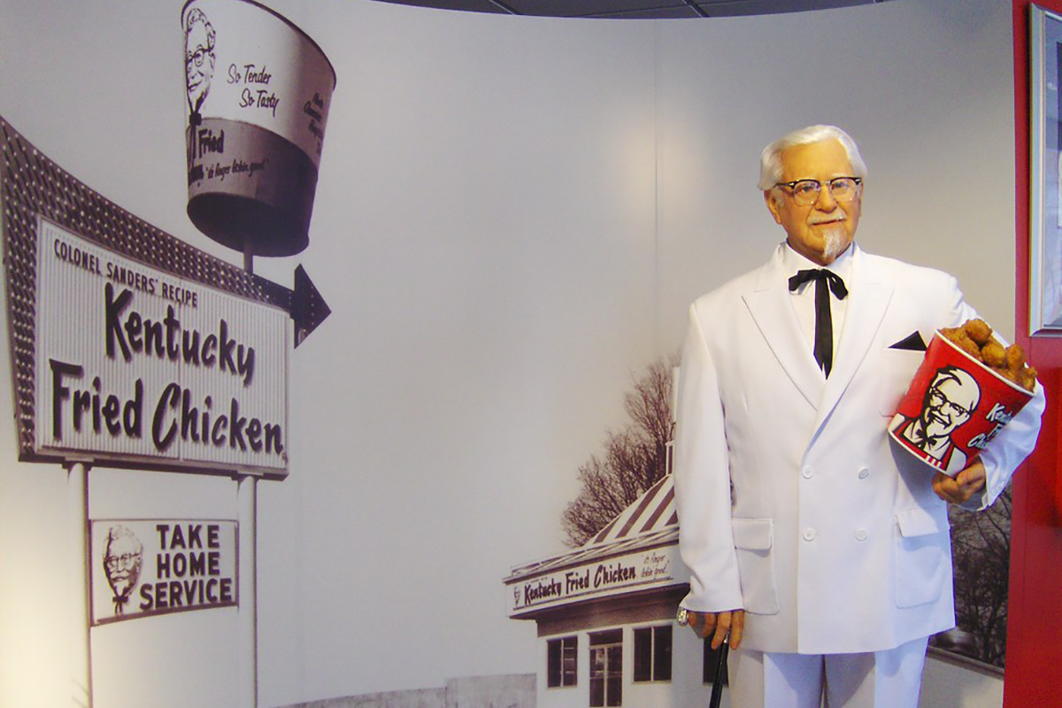 Prichádza počítačová hra, v ktorej budeš môcť zbaliť plukovníka Sandersa, maskota fastfoodu KFC