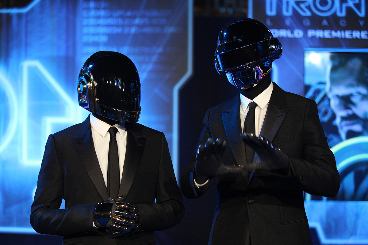 Správa, ktorú nikto nečakal: Francúzske elektro-popové duo Daft Punk sa rozpadlo