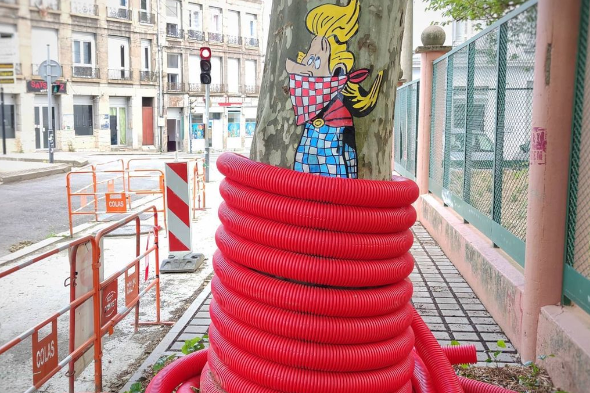 Zábavné graffiti francúzskeho umelca prinášajú do ulíc radosť a pohodu. Vychutnaj si 20 z nich