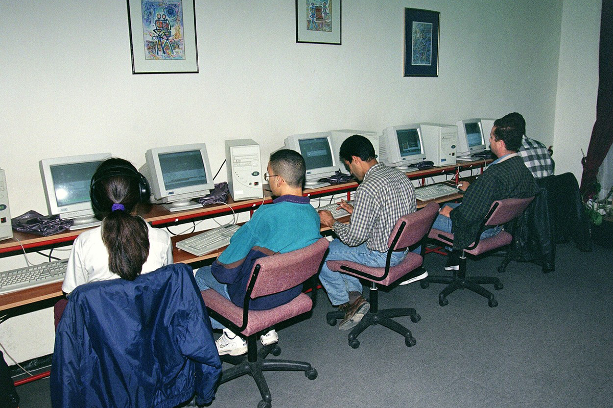 Spomalená stránka ti v praxi ukáže, aký žalostne pomalý bol internet v 90. rokoch