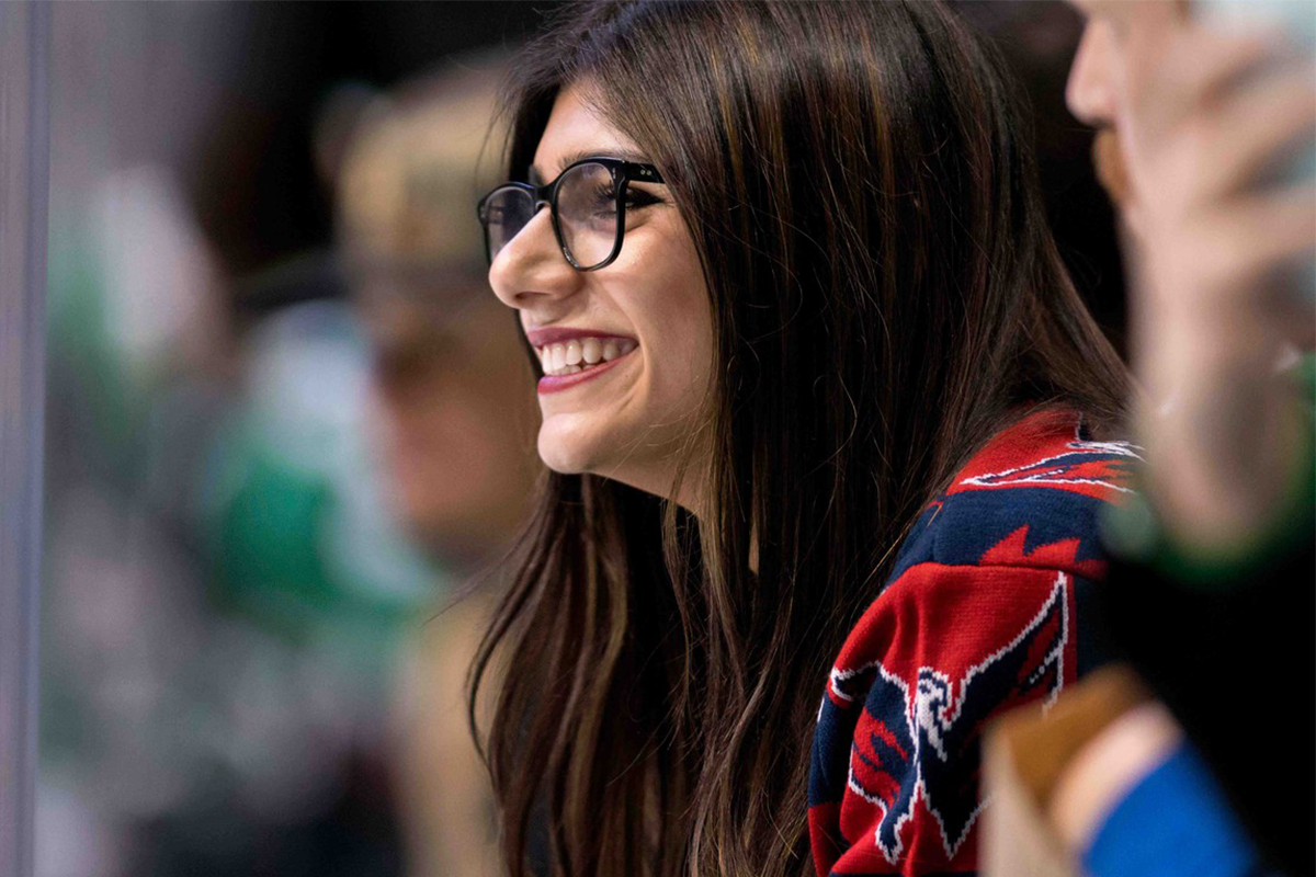 Mia Khalifa vydražila svoje ikonické okuliare pre tragédiou zasiahnutý Bejrút
