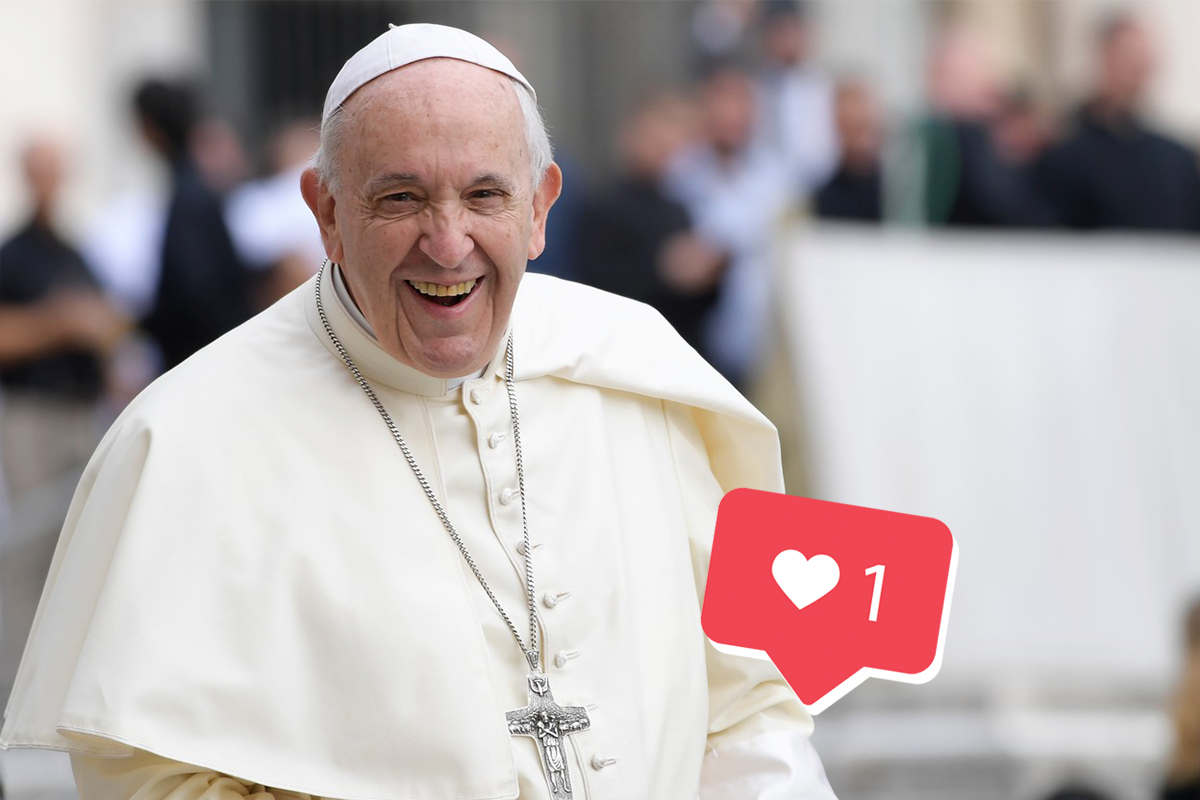 Pápež František na Instagrame znovu poctil lajkom dráždivú fotku mladej modelky