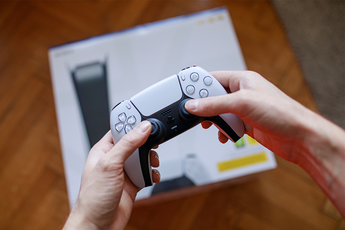 Milovník videohier musel predať PlayStation 5. Jeho žena odhalila, že nejde o zvlhčovač vzduchu