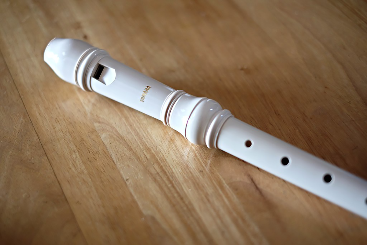Talentovaná Japonka hrá na flaute nosom - v každej nosnej dierke má jednu