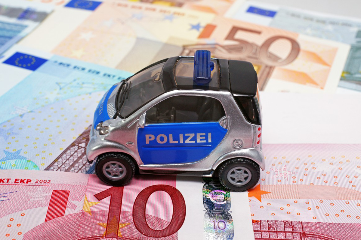 Naši rakúski susedia riešia bizarný prípad: Muž dostal pokutu 500 € za prdnutie