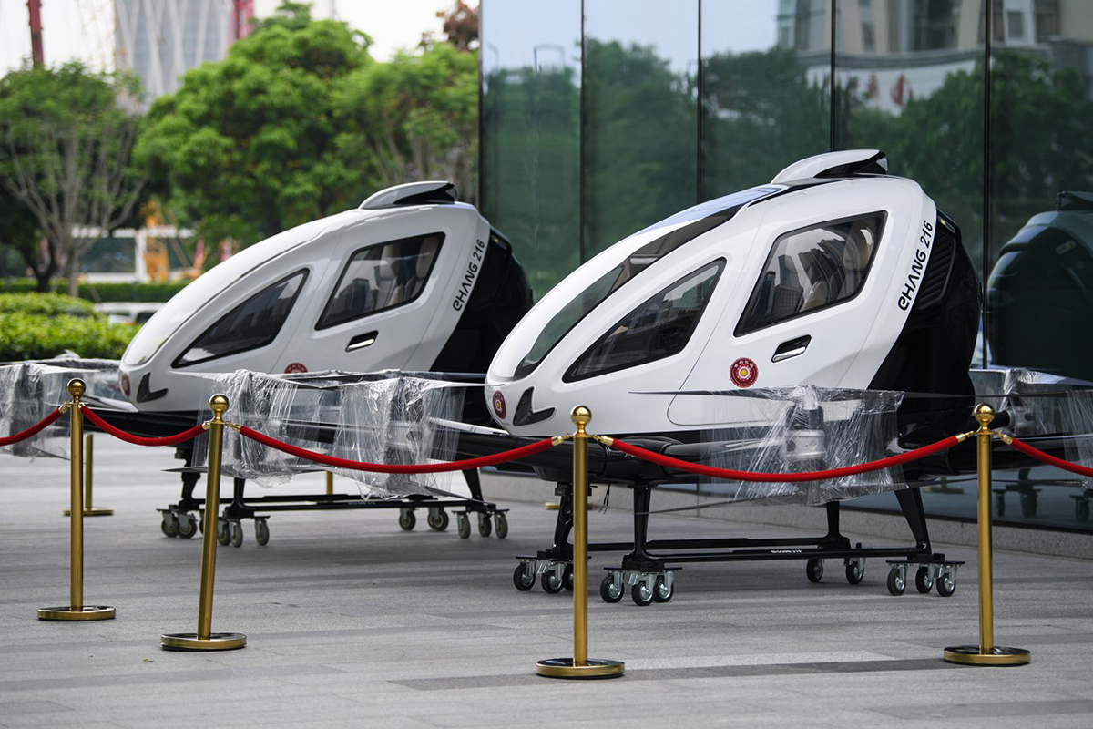 V Číne vystavujú drony určené na osobnú prepravu. Realitou by mali byť v roku 2023