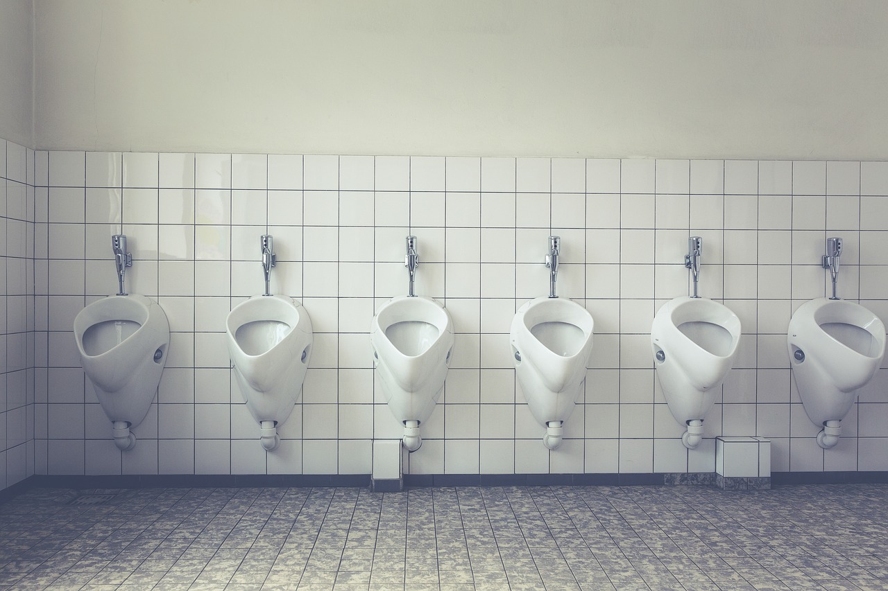 Mužské tajomstvá z verejných toaliet, o ktorých sa nerozpráva