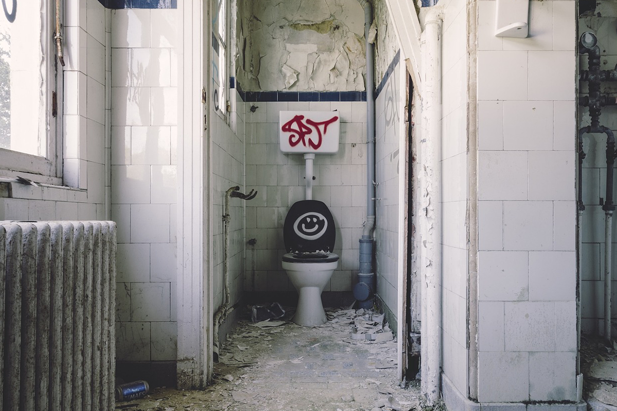 25 tragikomických toaliet, ktoré by si za žiadnych okolností nechcel použiť