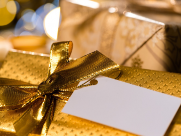 darčeky, ktoré nosia nešťastie, čo nedávať na Vianoce, povery, perly
