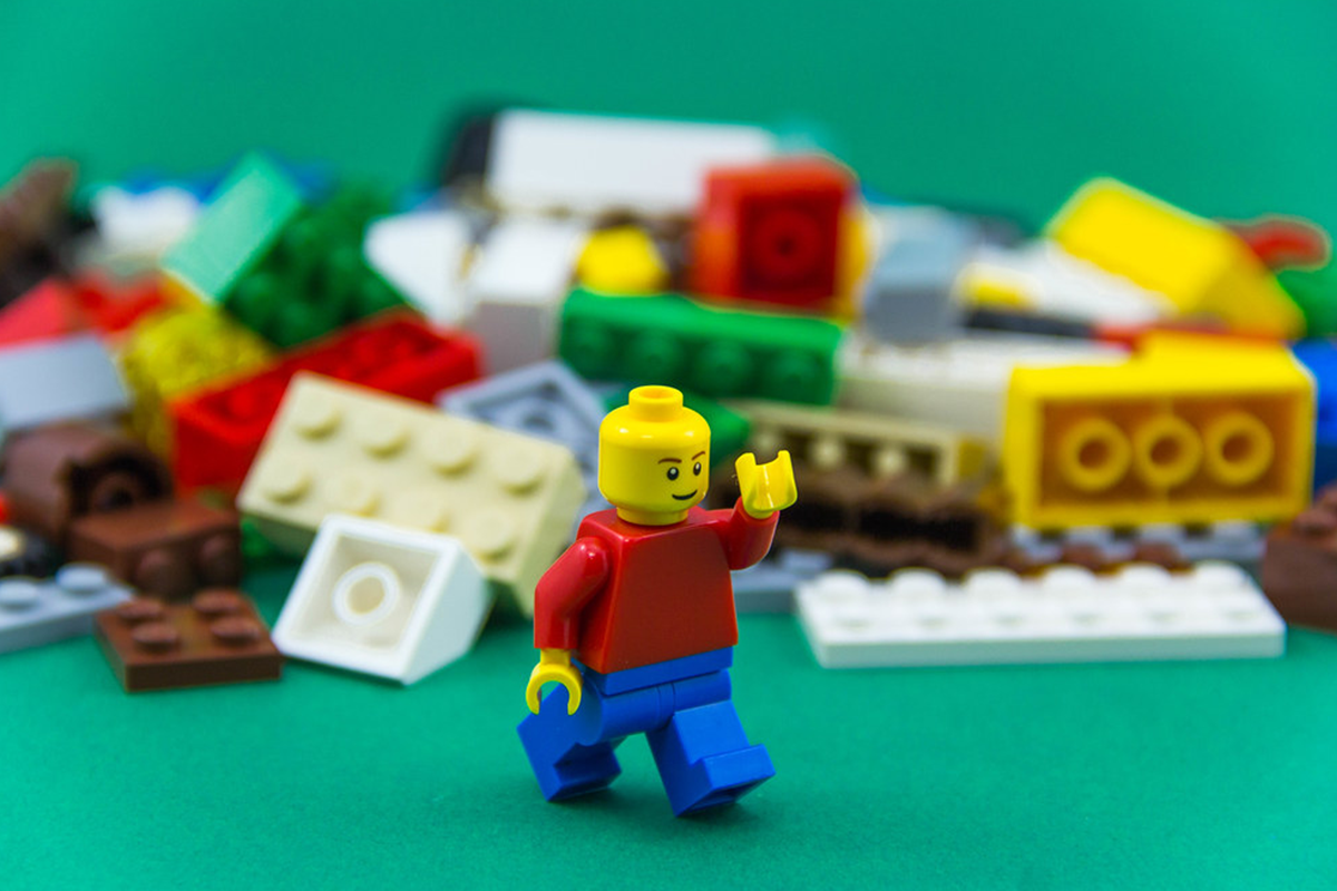 Lego si vystrelilo z Elona Muska a svetu predstavilo svoj model nerozbitného auta