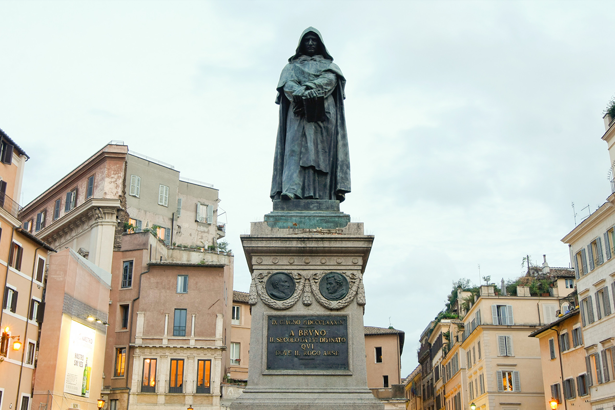 Za svoje bádanie skončil v plameňoch inkvizície. Giordano Bruno patrí k zakladateľom vedy