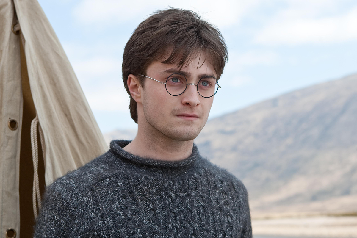 Dvojník Daniela Radcliffa valcuje internet zvodnými cosplaymi Harryho Pottera