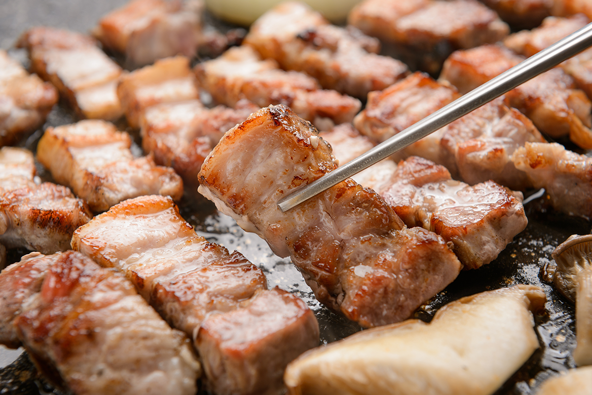 Severná Kórea v reklame nabáda ľudí na jedenie psieho mäsa. Vraj je chutné a výživné