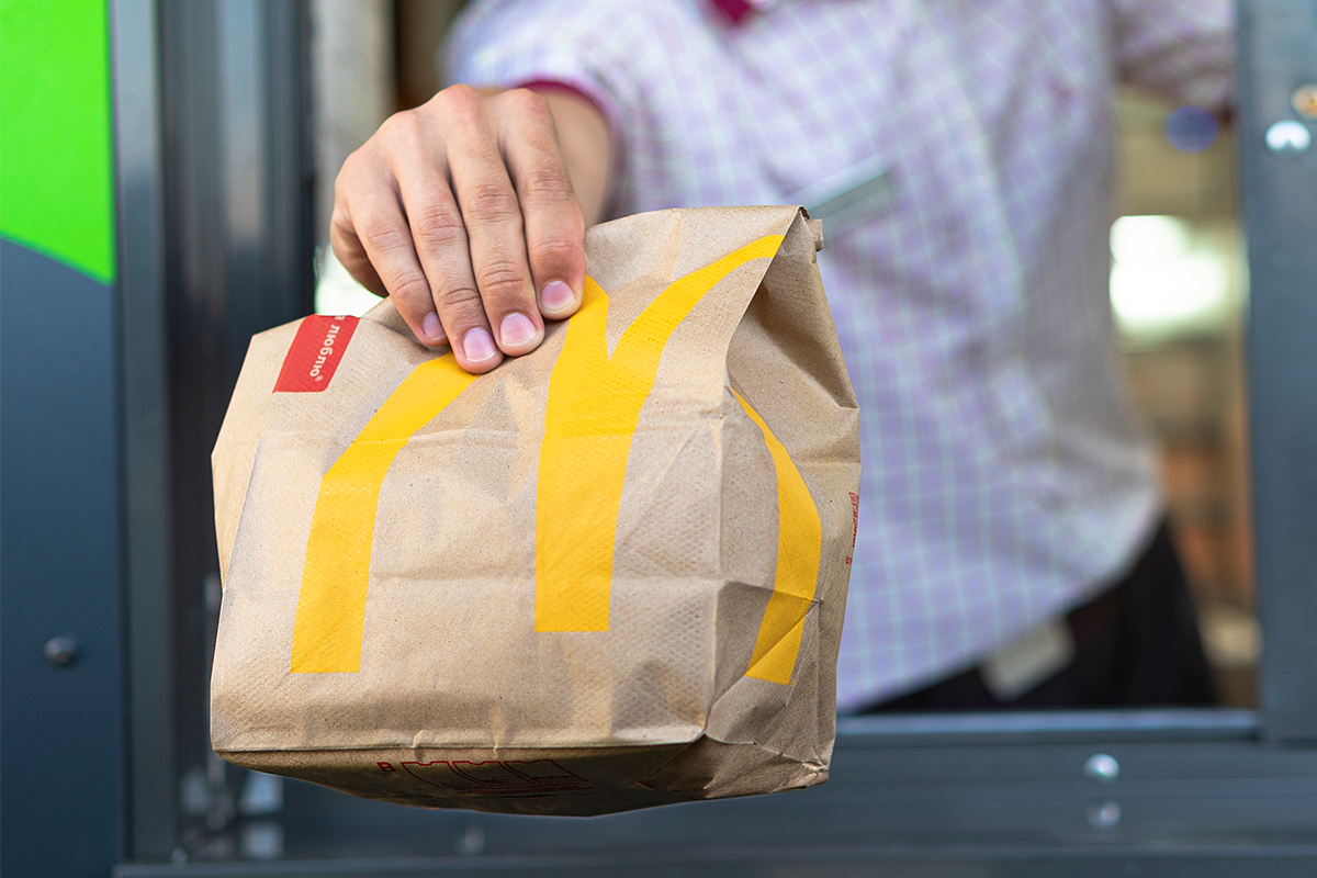1 z 10 ľudí vo vzťahu berie jedenie McDonaldu bez toho druhého horšie ako neveru