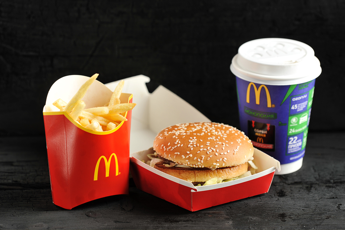 McDonald's ukázal ľuďom, ako si vychutnať menu jednou rukou. Skončilo to fiaskom