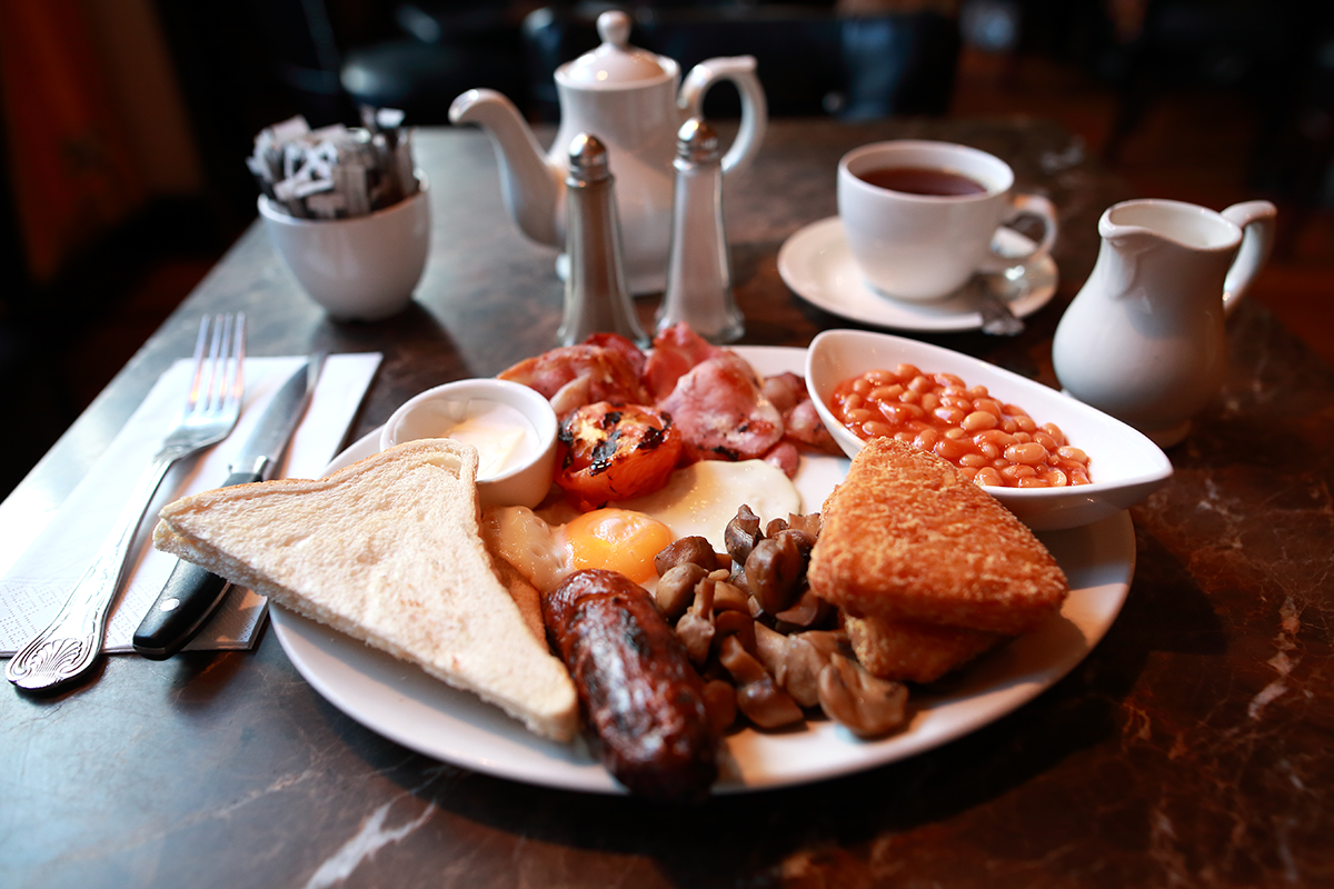 Reštaurácia ponúka najväčšie raňajky vo Veľkej Británii. Obsahujú 17-tisíc kalórií