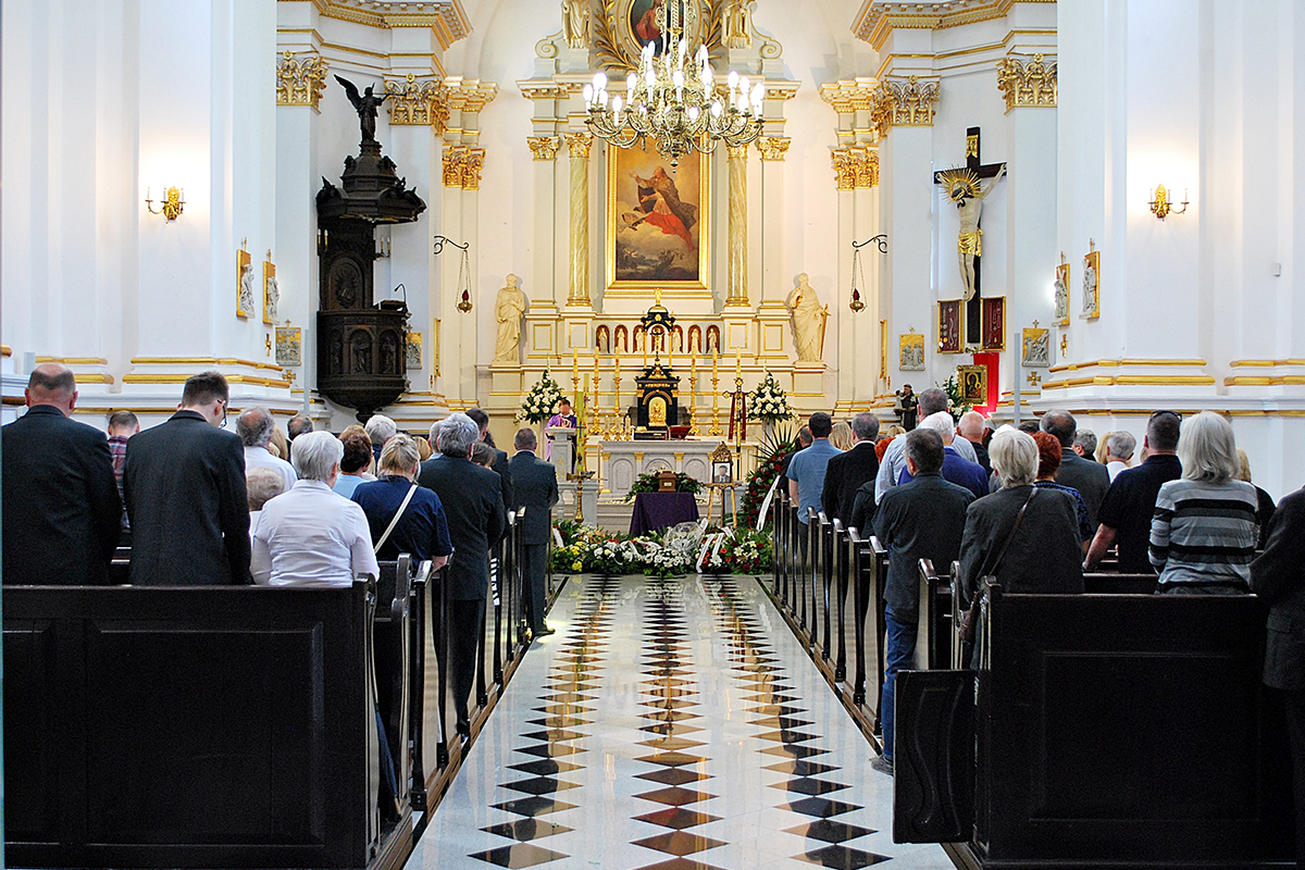 Slováci sa podelili o úsmevné príhody z kostolov a pohrebov