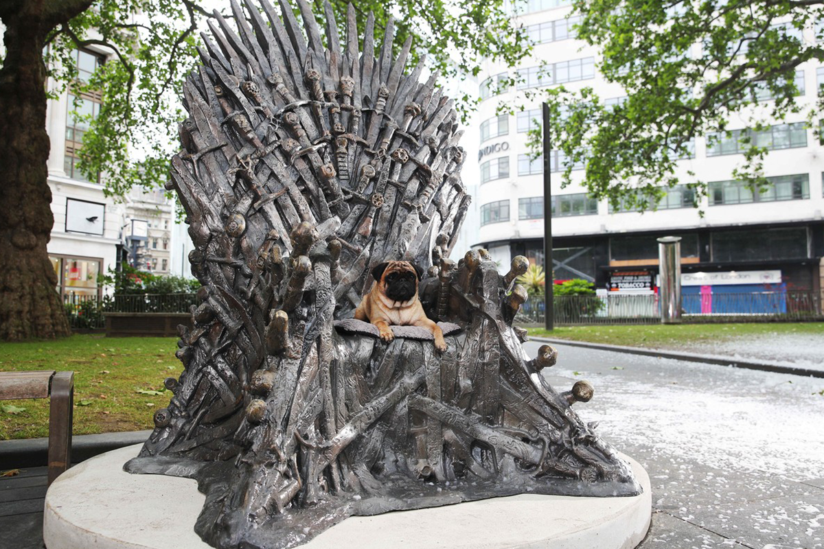 Chceš si posedieť na Železnom tróne z Game of Thrones? V Londýne pribudla jeho verná replika