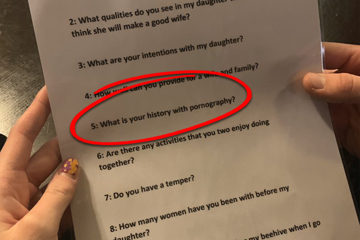 Otec pripravil nápadníkovi svojej dcéry zoznam bizarných otázok, na ktoré musí odpovedať