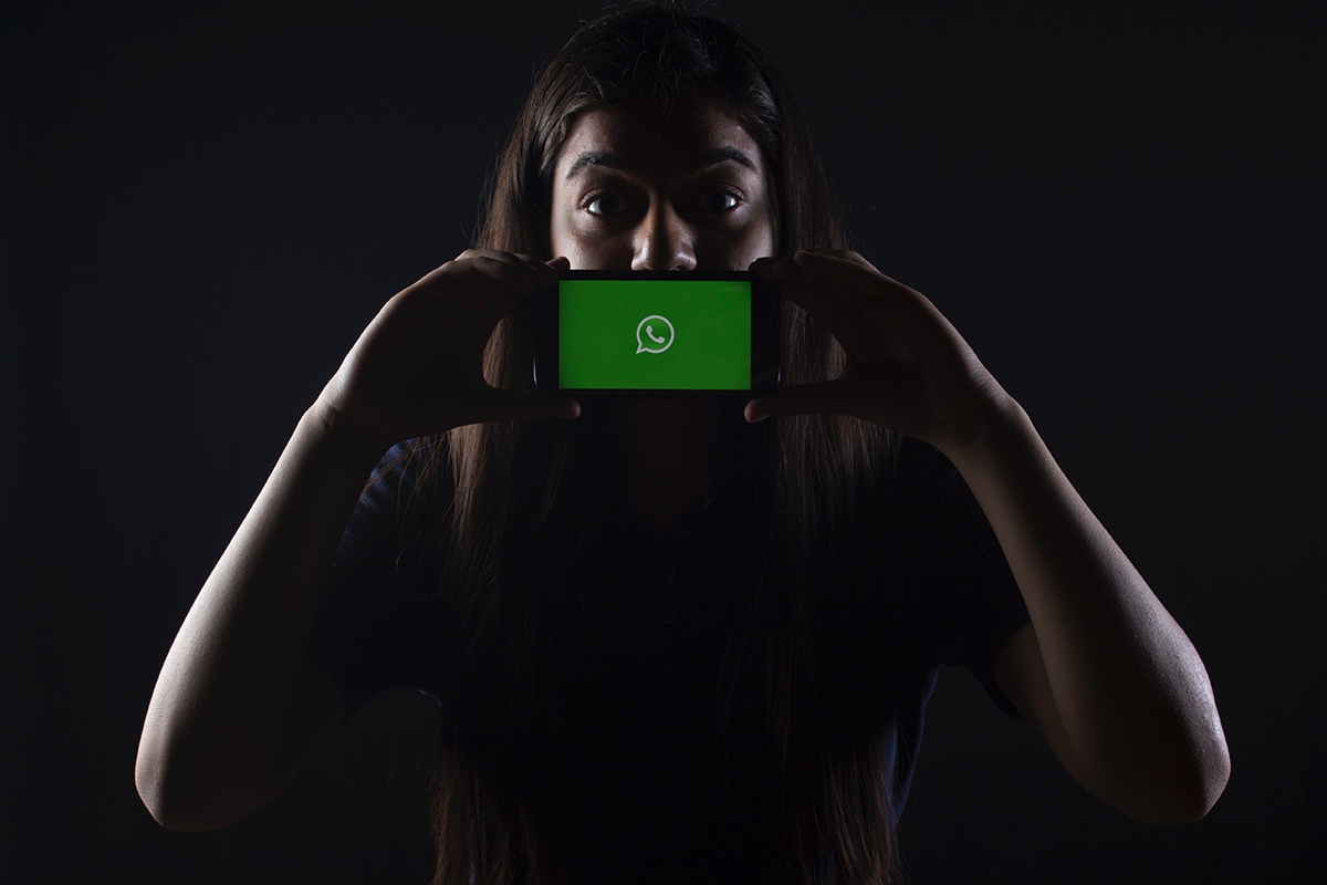 Chyba v aplikácii WhatsApp umožňuje kybernetickým útočníkom manipulovať so správami