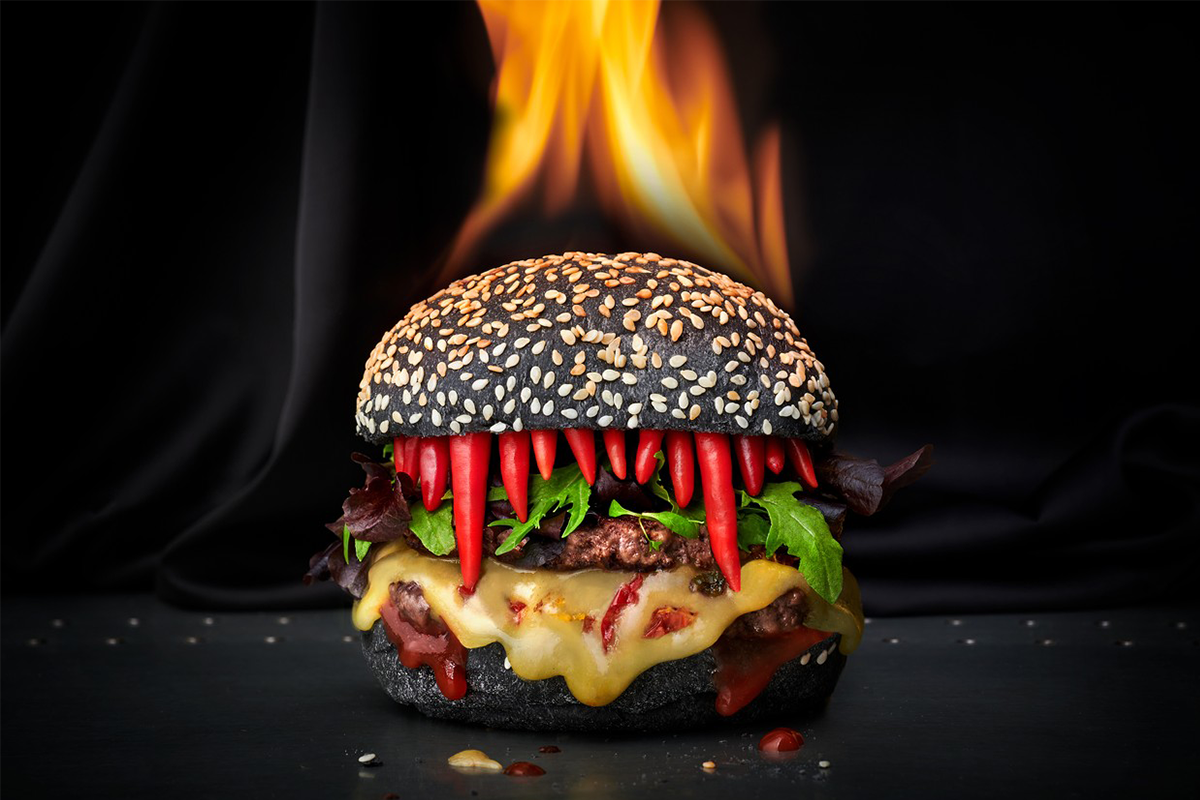 Londýnska reštaurácia začala predávať najpikantnejší burger na svete. Trúfol by si si naň?