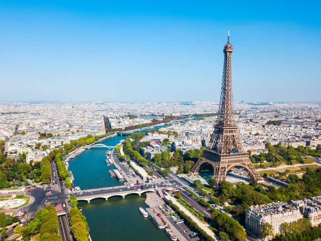 Európa, geografia, fakty a zaujímavosti, Paríž, Eiffelova veža mala stáť v Barcelone