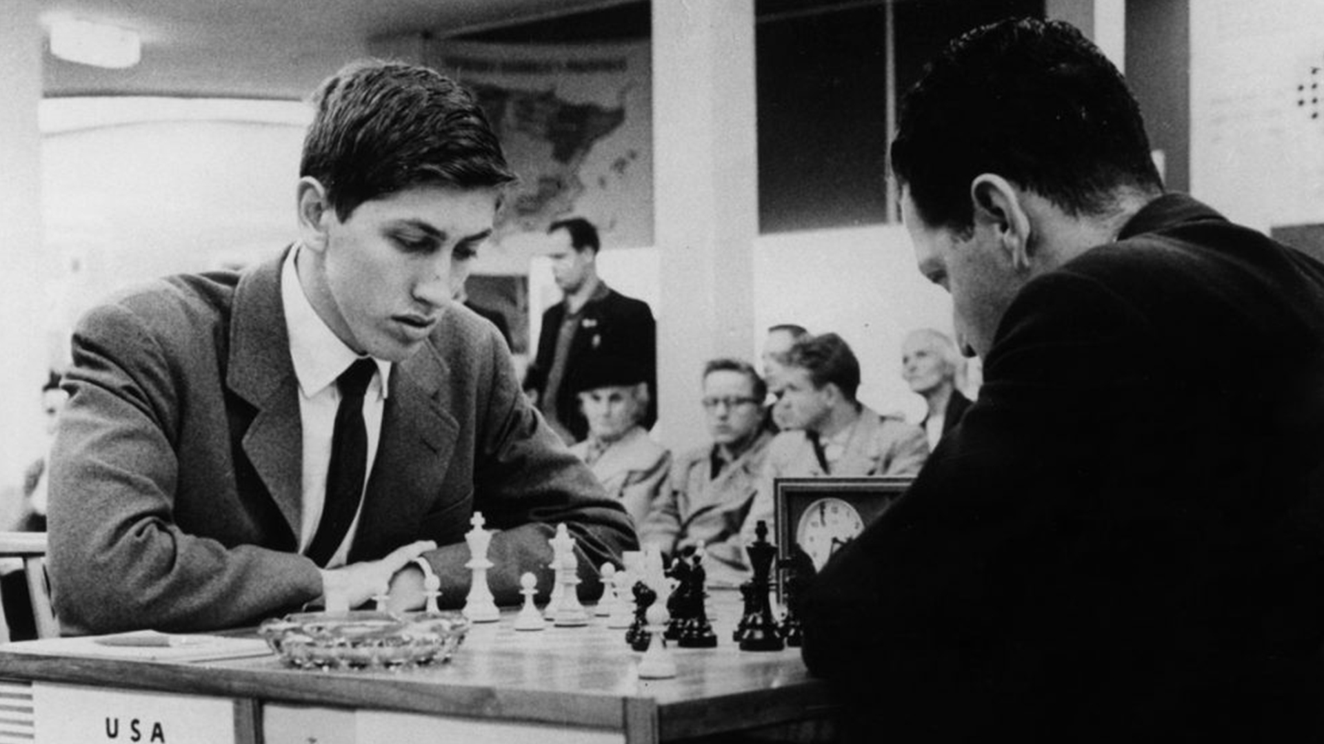 Najlepší šachista sveta mučený osobnými démonmi. Aký je príbeh Bobbyho Fischera?