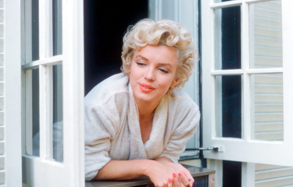 adopcia, adoptovaný, celebrita, známa osobnosť, detstvo, Marilyn Monroe