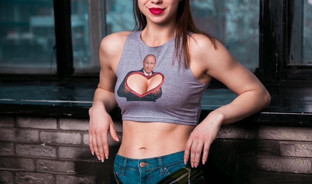 Vianočný darček na poslednú chvíľu? Čo tak tričko s výstrihom v tvare Putina?