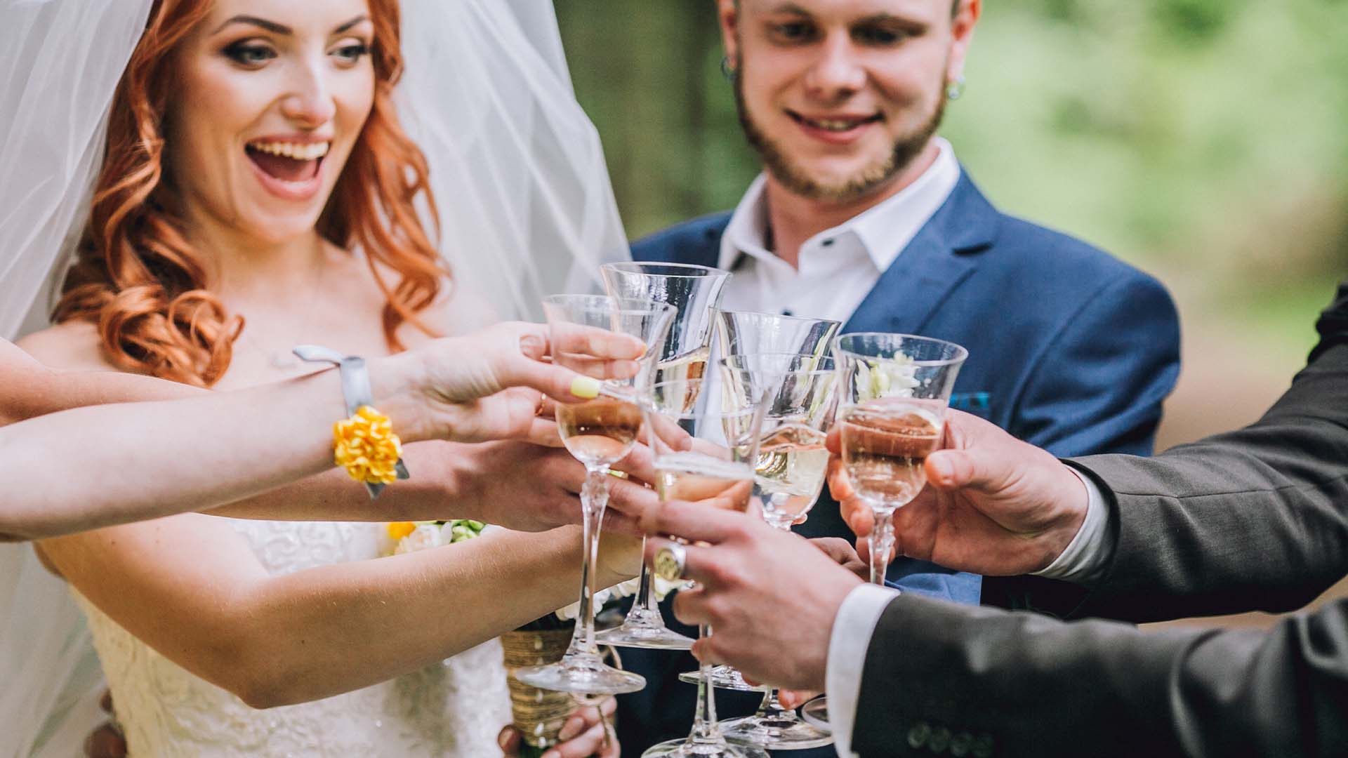 Ľudia sa podelili o príhody s drzými hosťami, ktorým museli čeliť na vlastnej svadbe