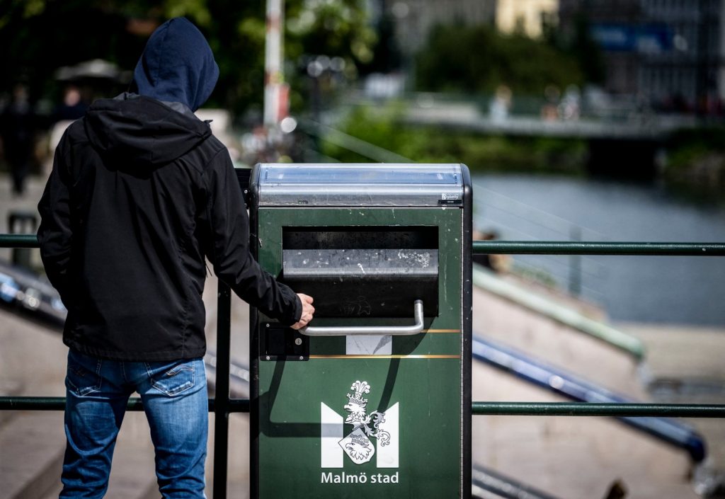 Vo Švédsku predstavili hovoriace odpadkové koše