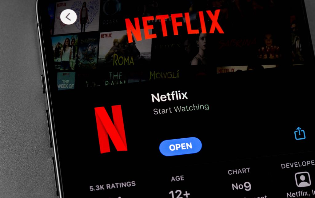 Netflix predstavil novú funkciu, vďaka ktorej môžeš zablokovať ľudí, ktorí používajú tvoj účet