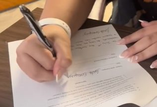 Žena donútila 18-ročnú dcéru podpísať nájomnú zmluvu