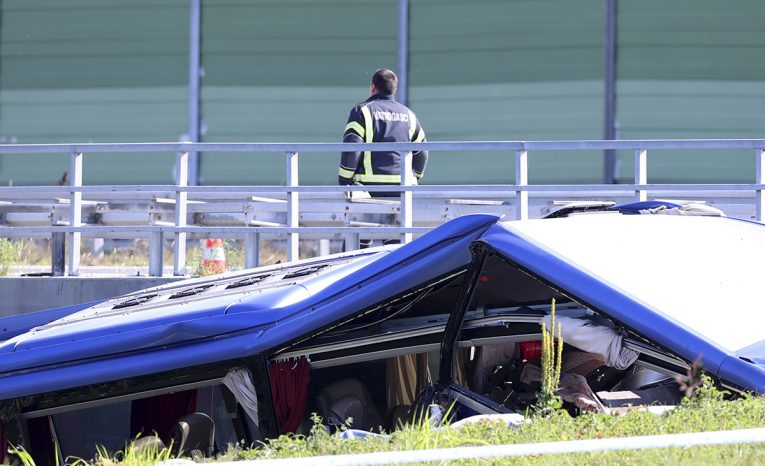 Počet obetí nehody poľského autobusu s pútnikmi v Chorvátsku stúpol na 12