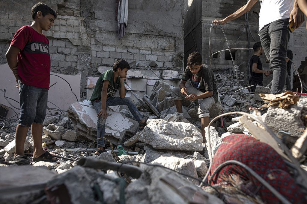 V Jeruzaleme zneli sirény. V Gaze prišlo o život už 32 ľudí vrátane detí
