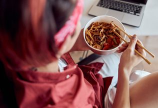 Prečo vlastne ľudia v Ázii jedia paličkami