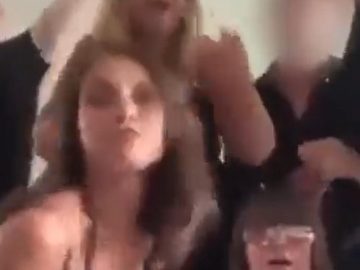 Uniklo video z párty, na ktorej sa zabáva fínska premiérka