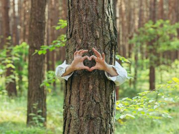 Vo Fínsku sa konali už tretie Majstrovstvá sveta v objímaní stromov