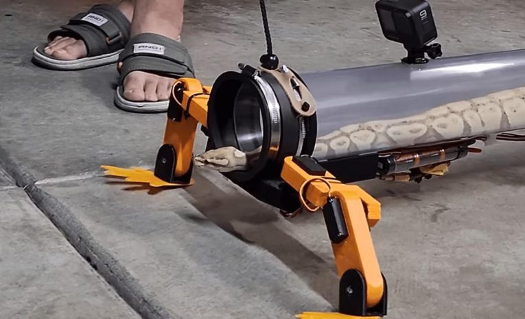 YouTuber vyrobil mechanické nohy pre hady