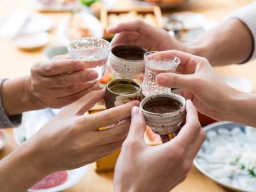 Japonsko chce, aby mladí posilnili ekonomiku pitím alkoholu