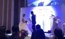 Ženích prehral na svadbe video, na ktorom ho nevesta podvádza z mužom svojej sestry