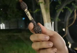Nadšenci zostrojili paličku z Harryho Pottera, ktorá strieľa oheň
