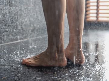 Vedci varujú, že sprchovanie počas búrky môže byť životu nebezpečné